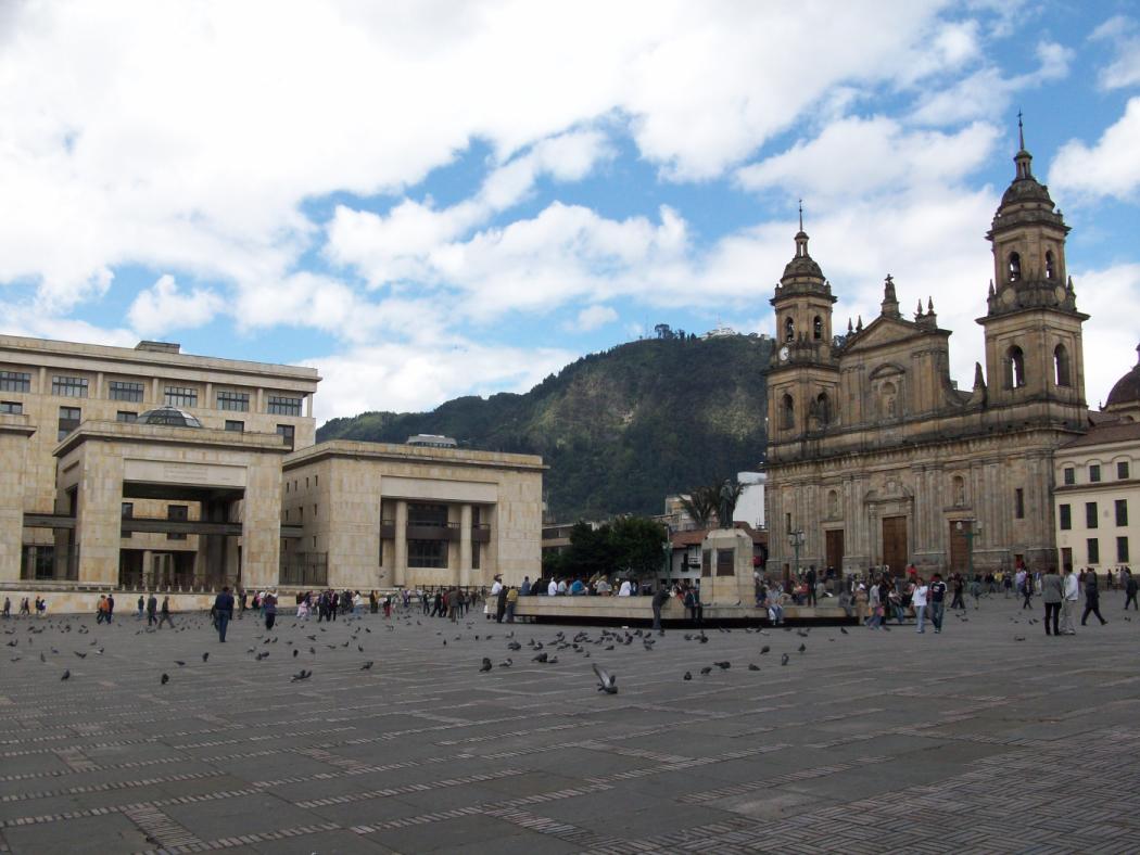 Foto general de la Plaza de Bolívar de Bogotá