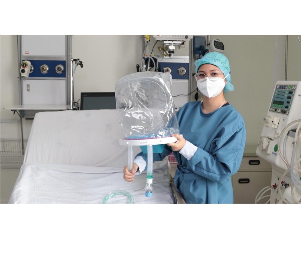 The Indian media Republic World reported how the El Tunal hospital in Bogota is using high-tech helmets that prevent patients in an ICU from being intubated. 