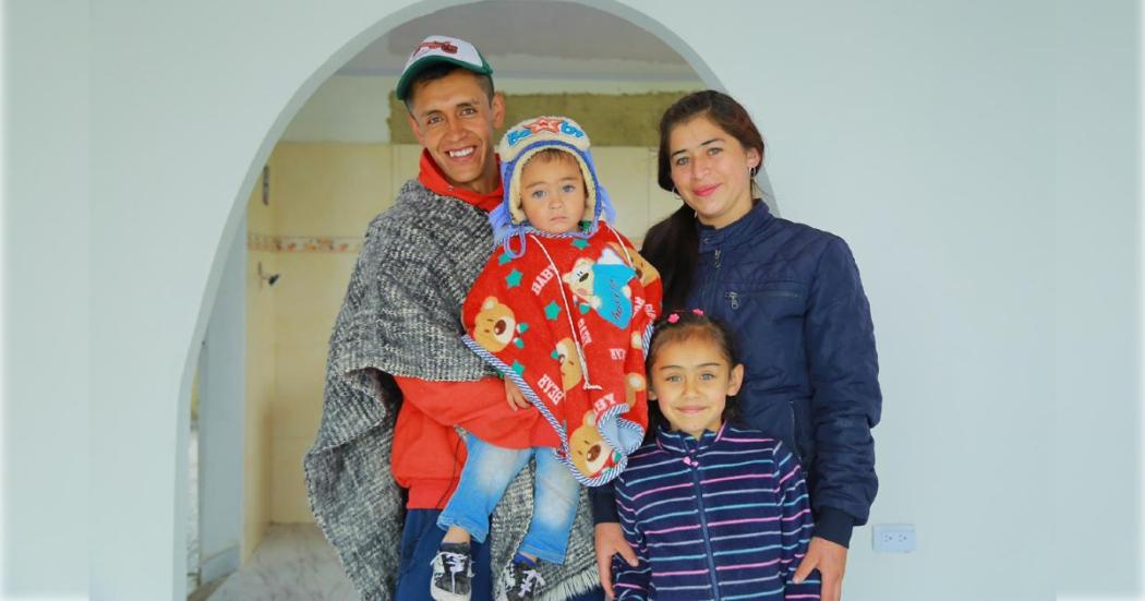 Mejoramiento de Vivienda Rural: Familia recibe casa en Ciudad Bolívar