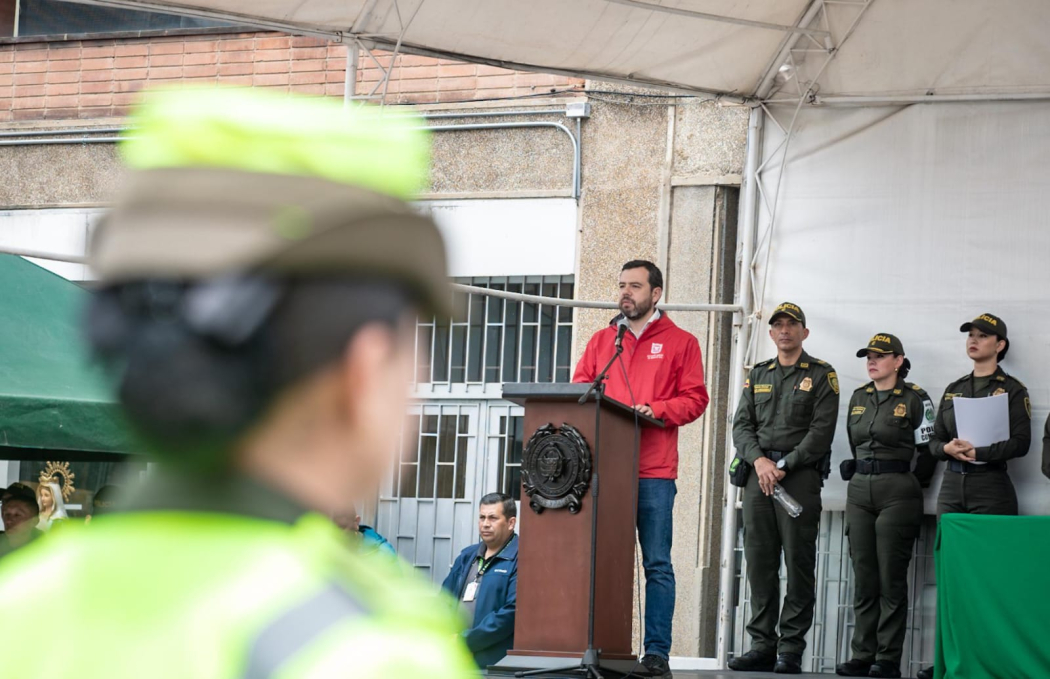 Policías garantizan seguridad y movilidad en Semana Santa en Bogotá