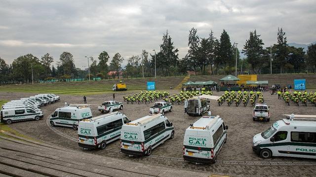 Entrega parrque automotor a la Policía de Bogotá - Foto: Comunicaciones Alcaldía Bogotá / Andrés Sandoval