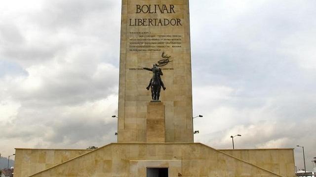 300 metros cuadrados de muros del monumento de Los Héroes estarán libres de rayones este sábado.