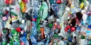 Imagen de botellas de plástico comprimidas