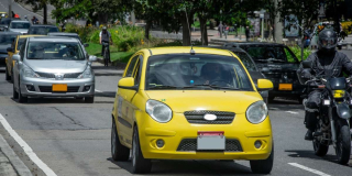 Pico y placa vehículos particulares y taxis en Bogotá hoy 1 de marzo