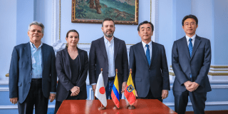 Imagen del alcalde Galán junto a representantes de Japón