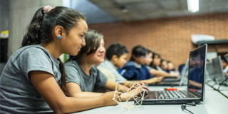 Educación pública de Bogotá a la vanguardia de la informática y la tecnología