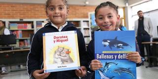Entrega de bibliotecas escolares en Bogotá - Foto: Prensa Secretaría de Educación 