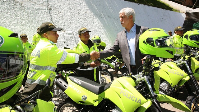 Entrega parque automotor a la Policía - Foto: Comunicaciones Alcaldía Bogotá / Diego Bauman 