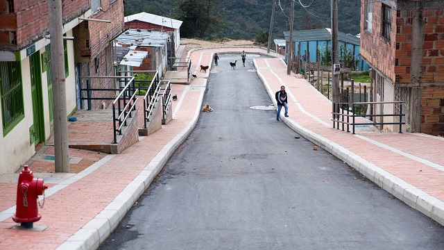 Entrega vías de cceso en San Cristóbal - Foto: Comunicaciones Alcaldía Bogotá / Andrés Sandoval