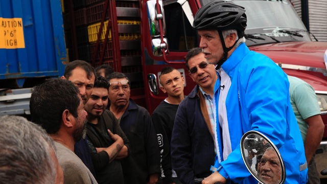 El alcalde recorrió lo que será la Av. Alsacia - Foto: Alcaldía Mayor de Bogotá/Diego Baumán
