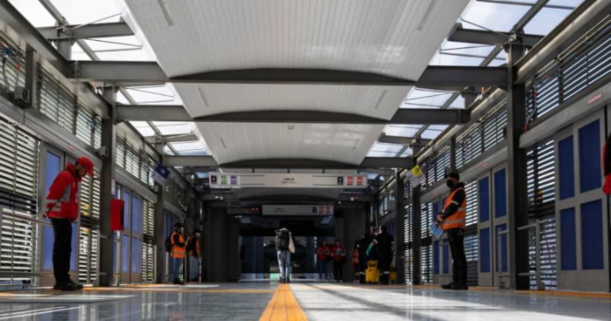 El acceso sur (vagón 1) entrará en operación en el primer semestre de 2026, una vez finalicen las obras del viaducto del Metro sobre la avenida El Dorado. 
