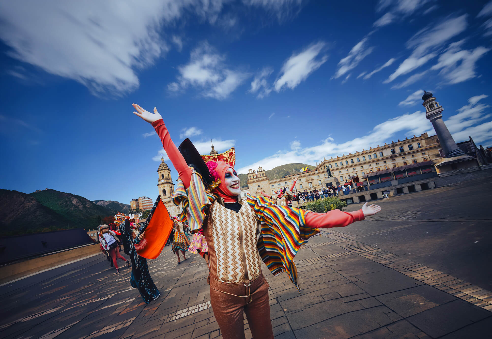 Comparsa cultural en el centro de Bogotá