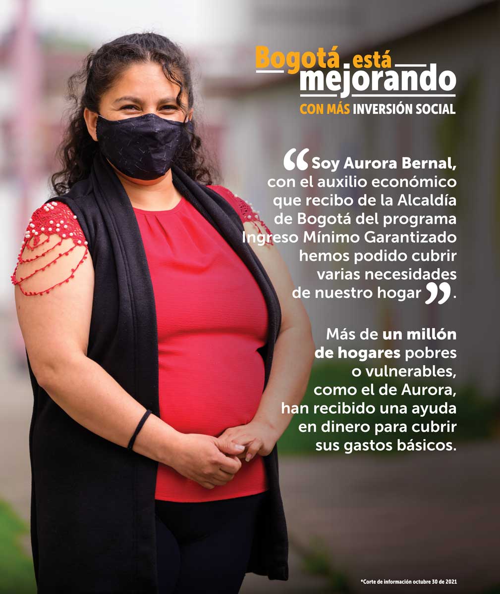 Foto de señor con información de apoyo de la alcaldía