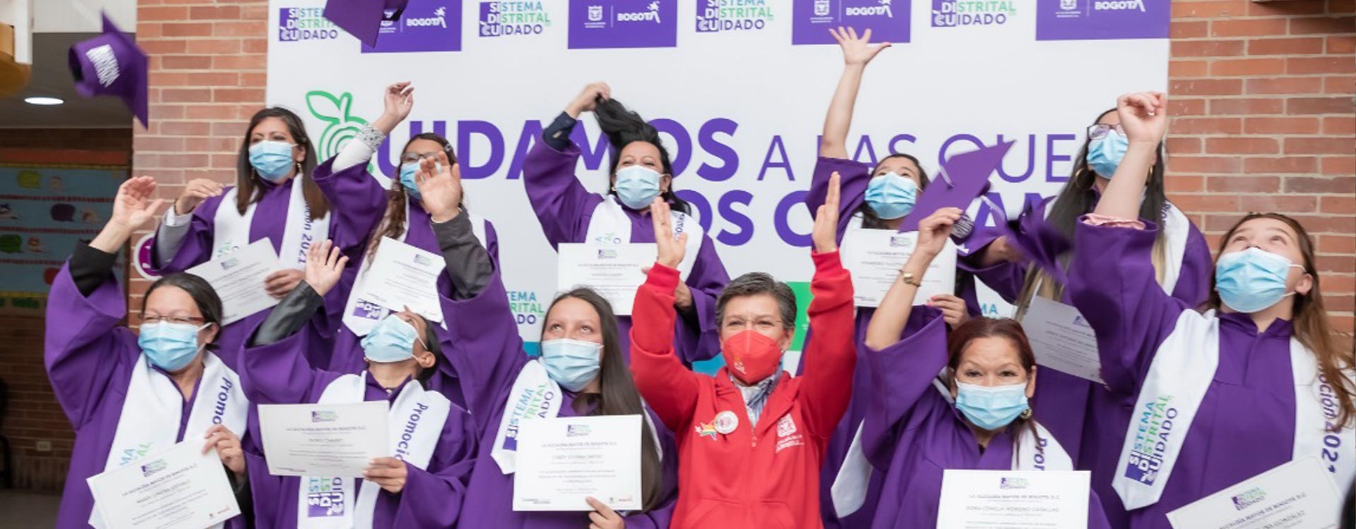 ./images/banners_carousel/Foto de mujeres con la alcaldesa