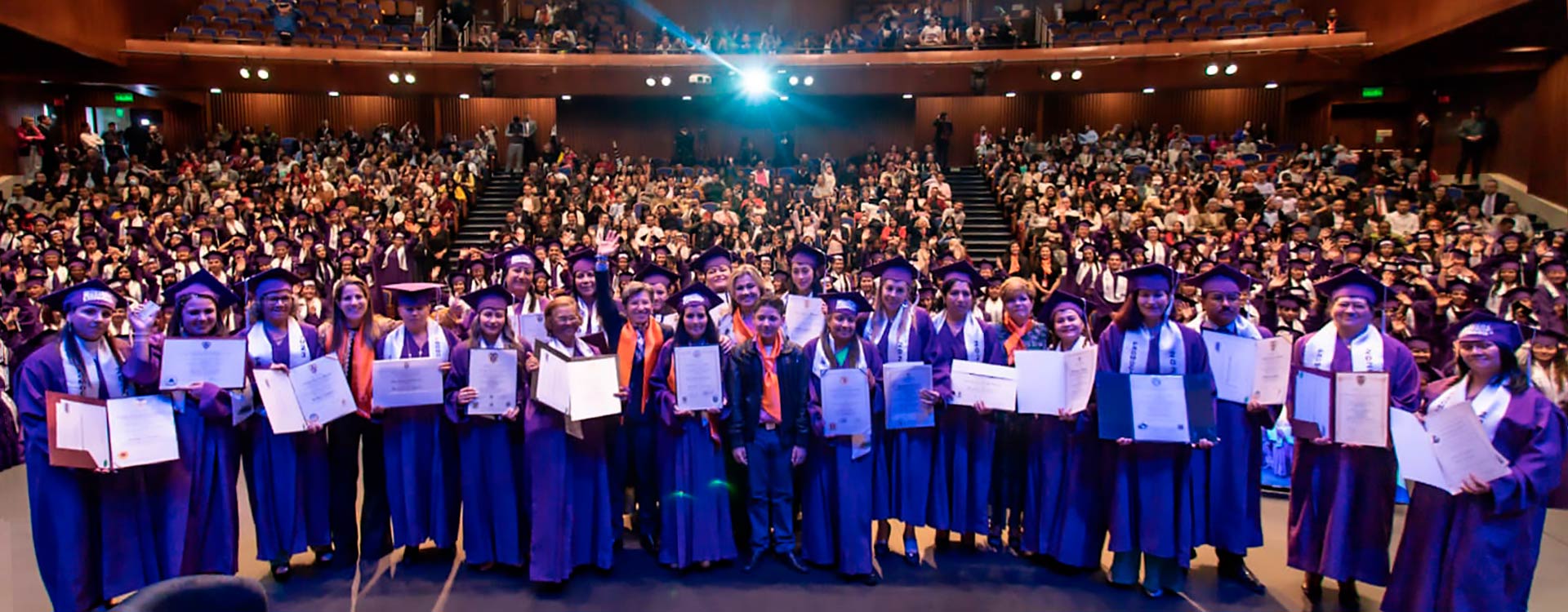 ./images/banners_carousel/Foto de mujeres con la alcaldesa