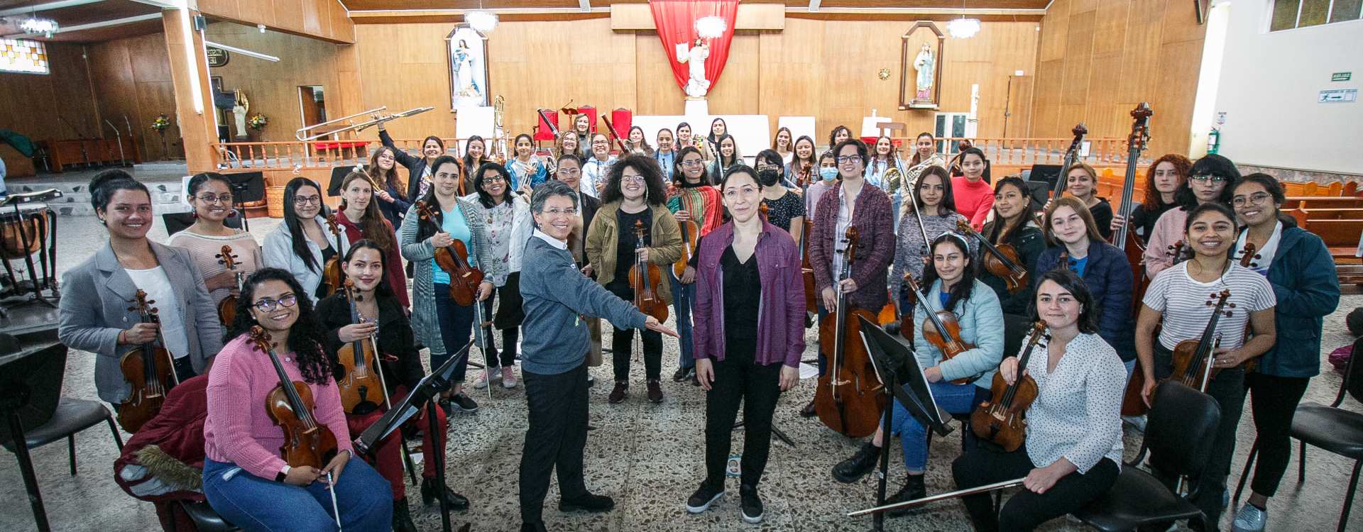 ./images/banners_carousel/Alcaldesa en ensayo de la Orquesta Filarmónica de Mujeres.