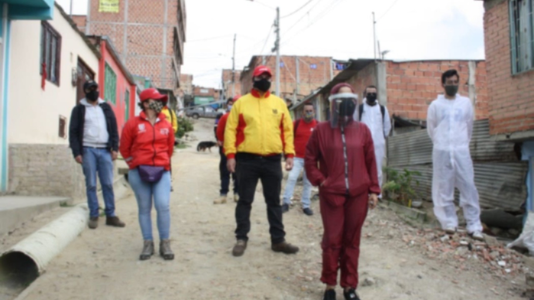 Jóvenes en una calle