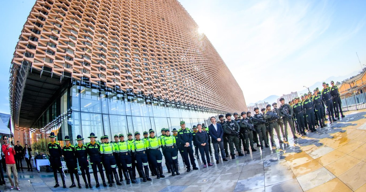 Distrito entrega nuevo comando de la Policía Metropolitana de Bogotá
