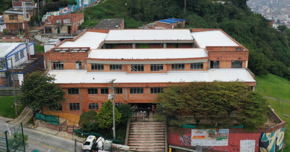 Van 33 colegios entregados por la administración de Claudia López 