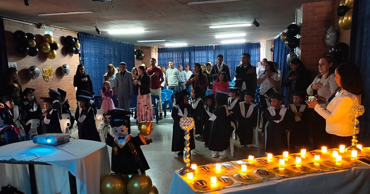 Ceremonia de graduación en el jardín infantil Las Ferias de Engativá