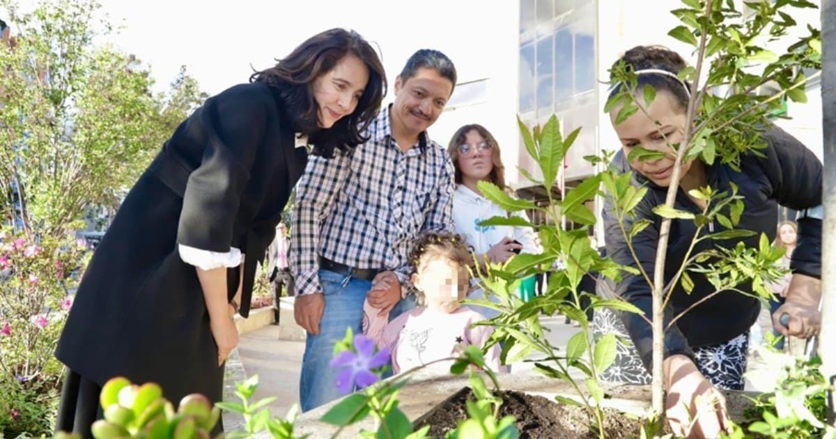 Homenaje en Bogotá a Estefanía Franco plantación árbol en su memoria 