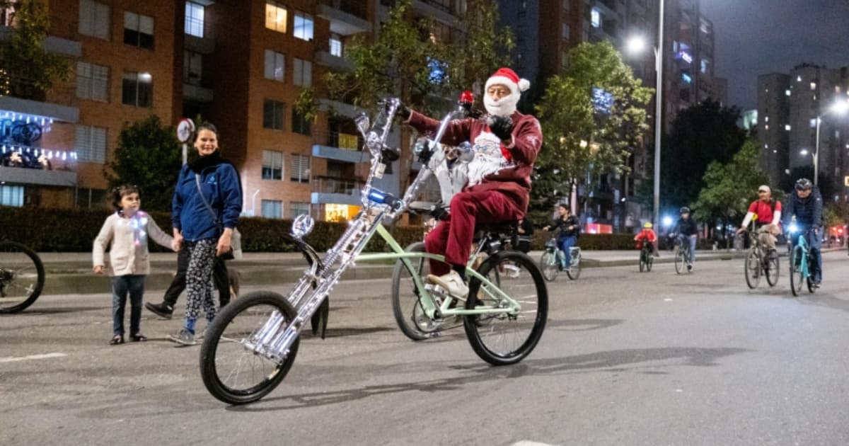 Bogotá celebra 50 años de Ciclovía con una noche mágica para millones