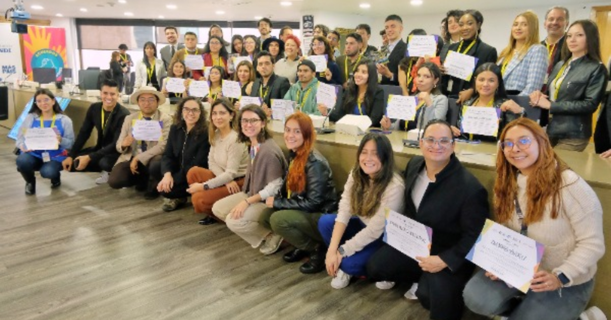 Jóvenes en Bogotá se graduaron en la Escuela Distrital Emprendimiento
