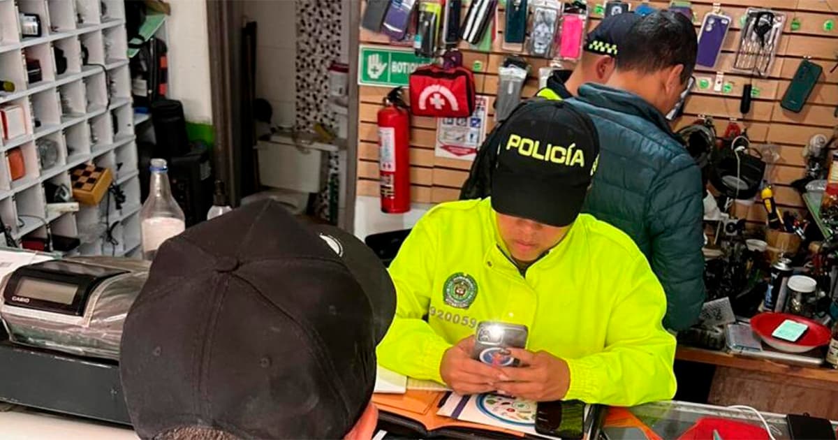 Local cerrado y 14 celulares incautados operativo seguridad en Bogotá
