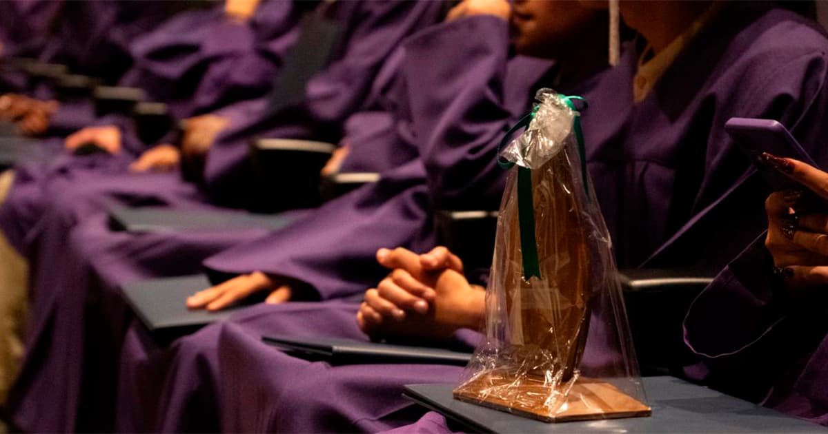 47 jóvenes de Bosa y San Cristóbal Bogotá se graduaron de bachilleres