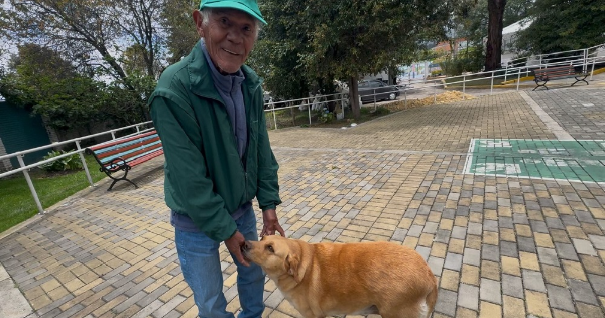 Bogotá incluye familias multiespecie a servicios para personas mayores