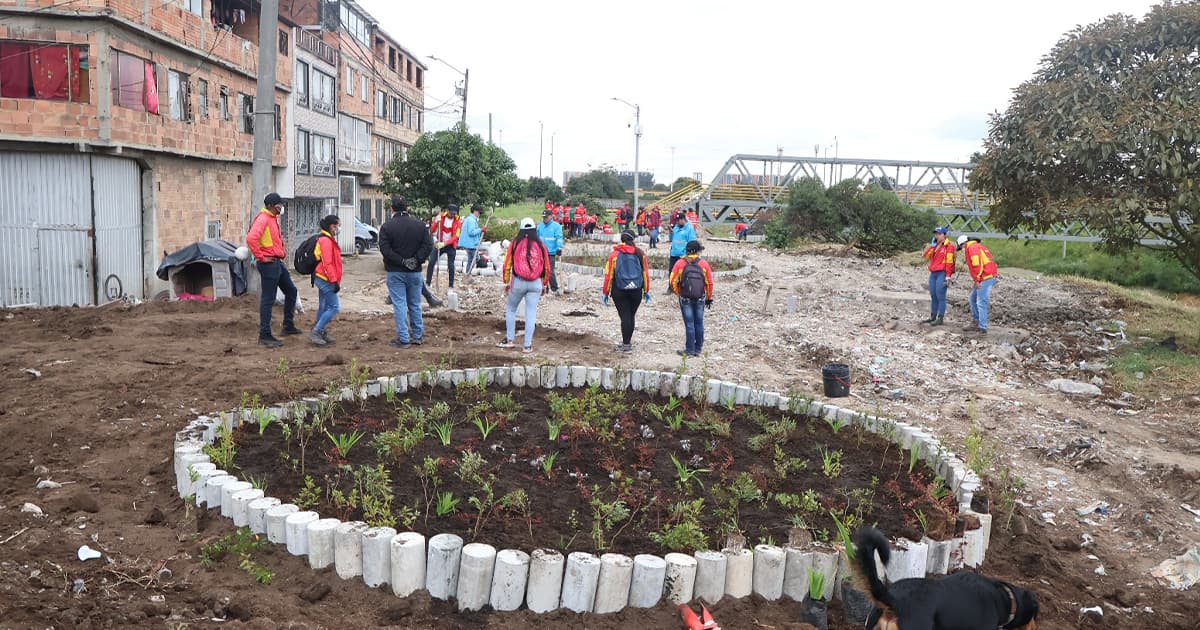 Bogotá recupera sendero del río Fucha tras 14 años de abandono 