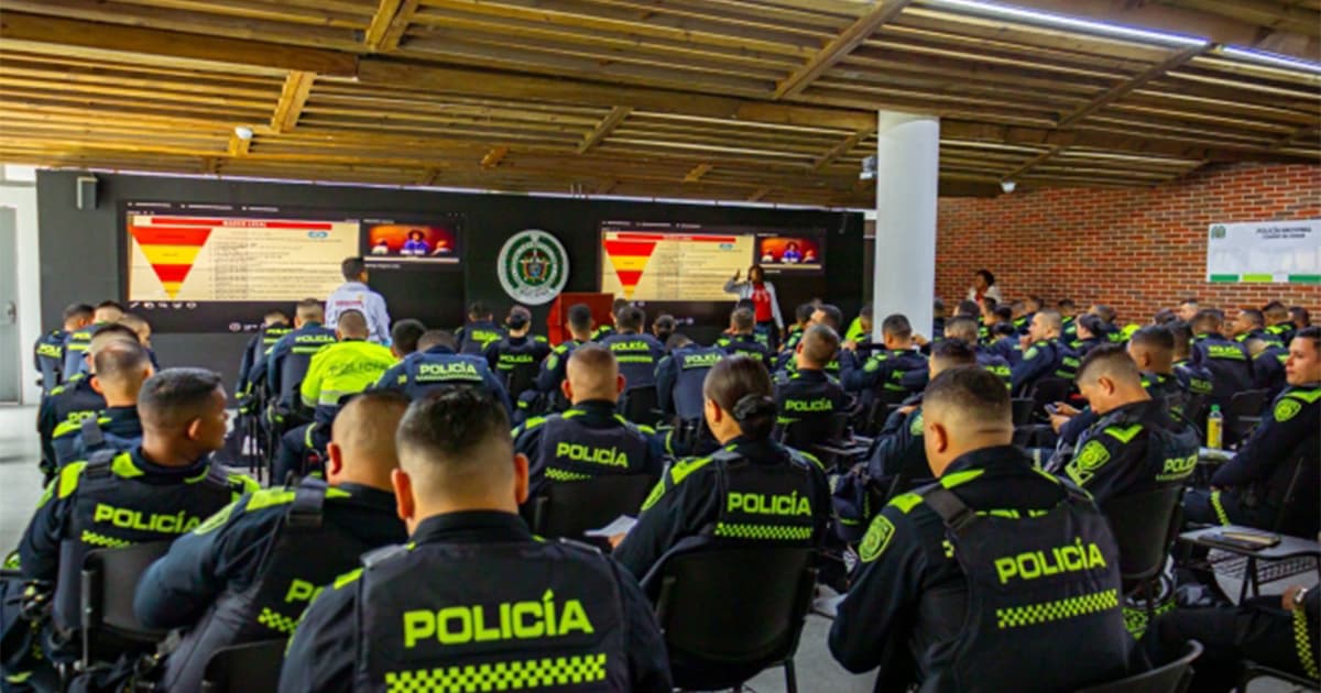 Capacitan a policías de Ciudad Bolívar en prevención del racismo en Bogotá 