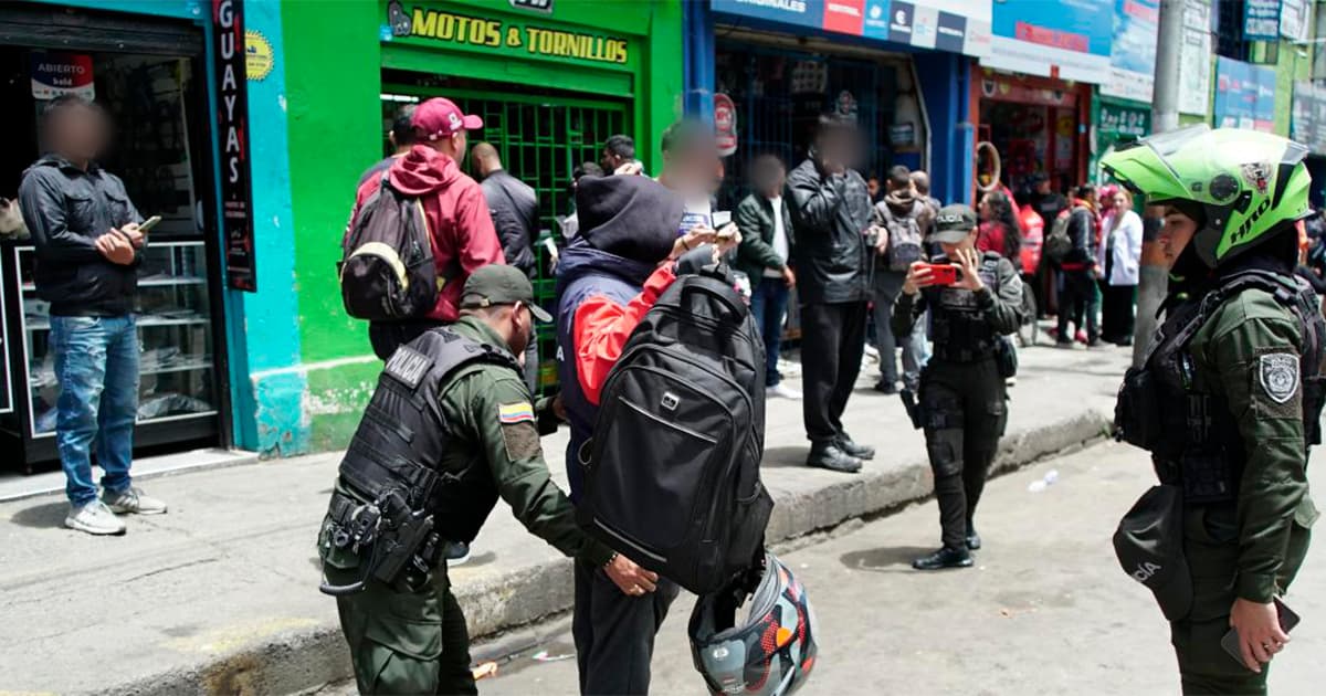 4 locales cerrados en operativo de espacio público La Favorita Bogotá