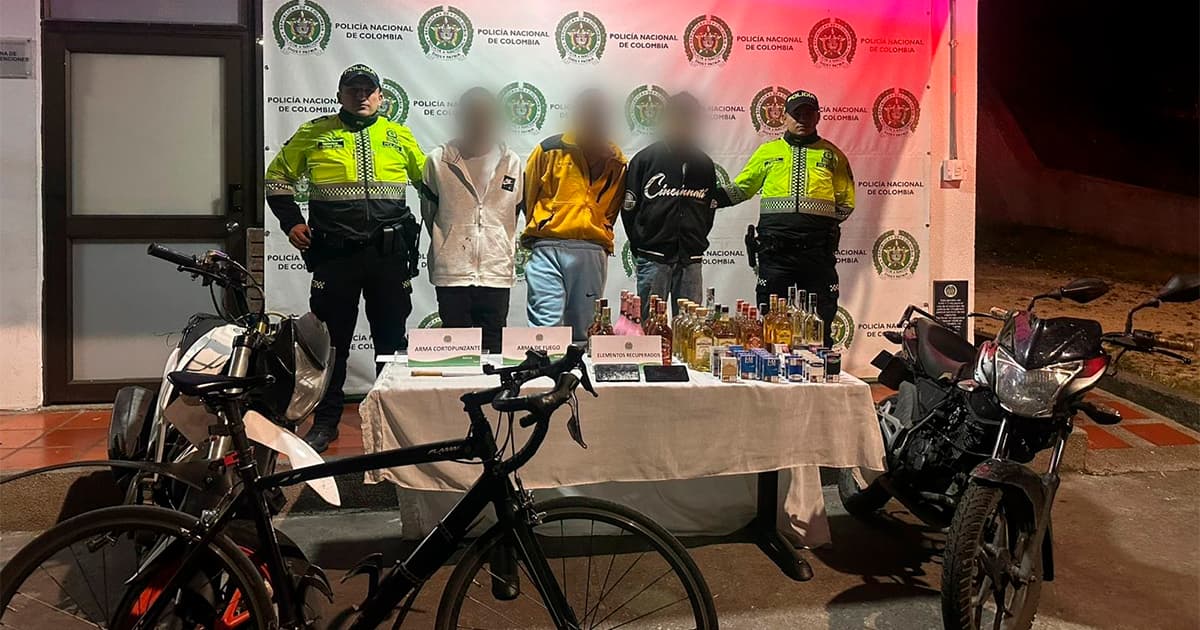 Video: detenidos tres hombres que hurtaron supermercado en Bogotá 