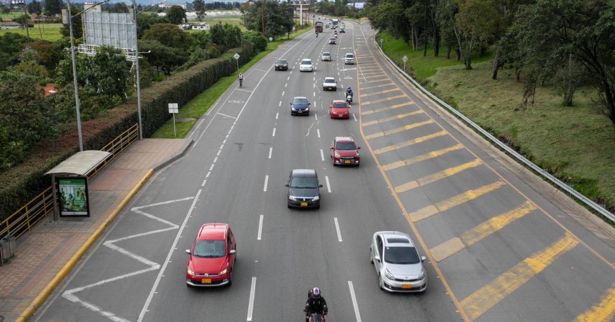 Pico y placa Bogotá miércoles 27 de agosto 2025 particulares y taxis 