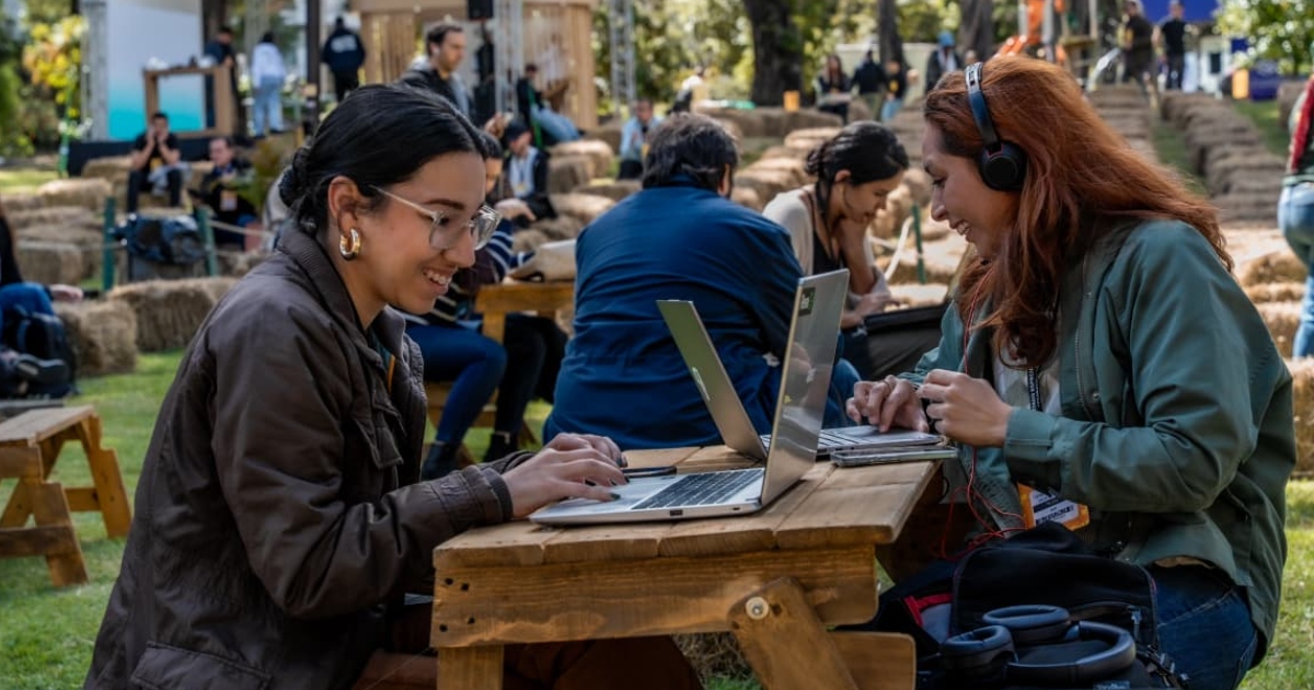 307 mil personas trabajan hoy en empleos digitales en Bogotá 2025