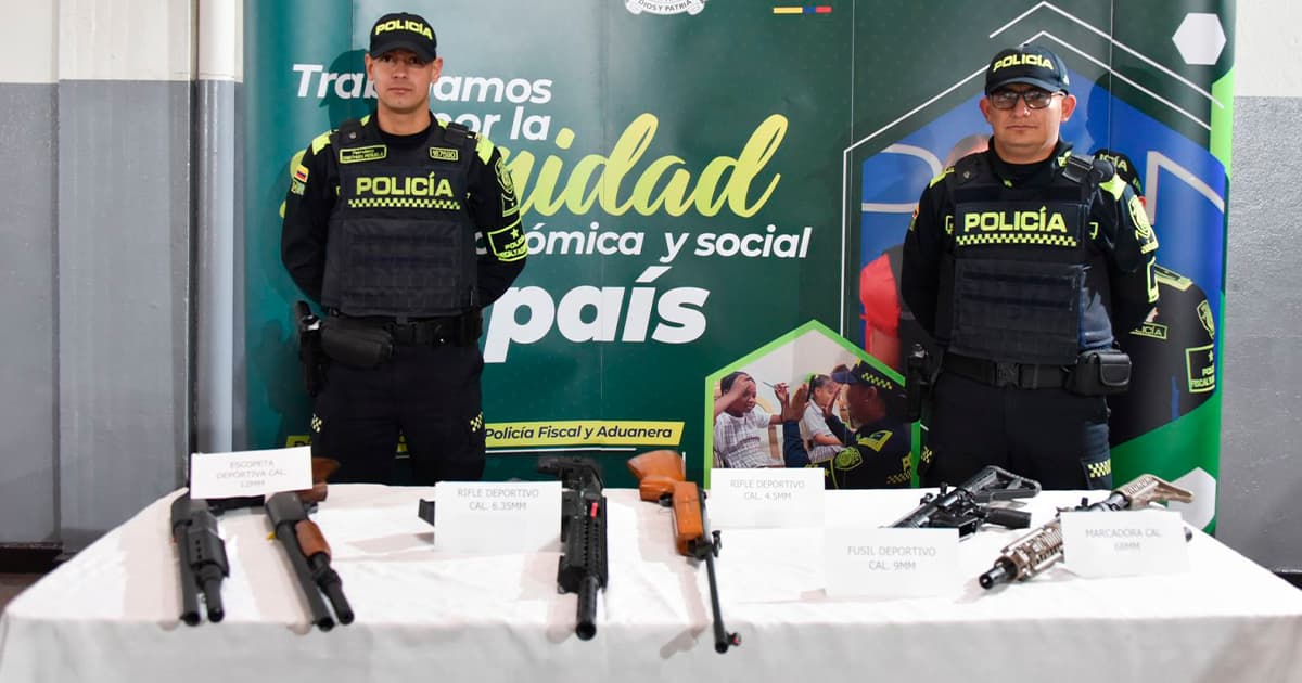 86 armas traumáticas, de fogueo y de aire comprimido aprehendidas en comercios de Bogotá