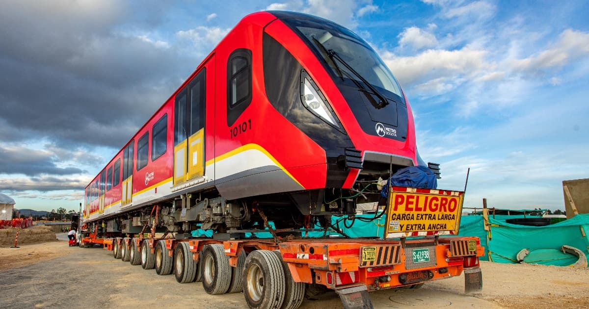 En fotos llegó primer tren Línea 1 del Metro de Bogotá al patio taller