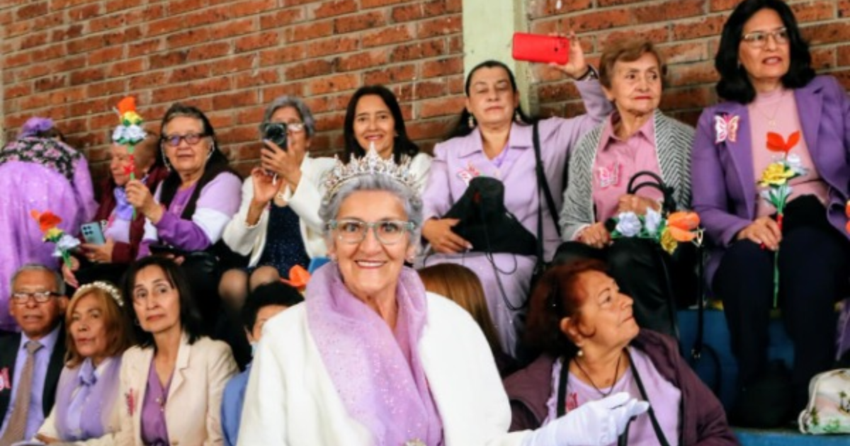 Más de 500 mujeres mayores celebraron la fiesta de 15 en Engativá