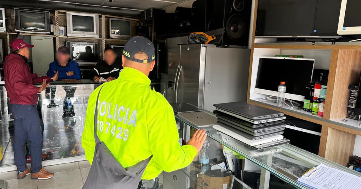 Operativo en casas de empeño en el centro de Bogotá dejó 13 computadores incautados 