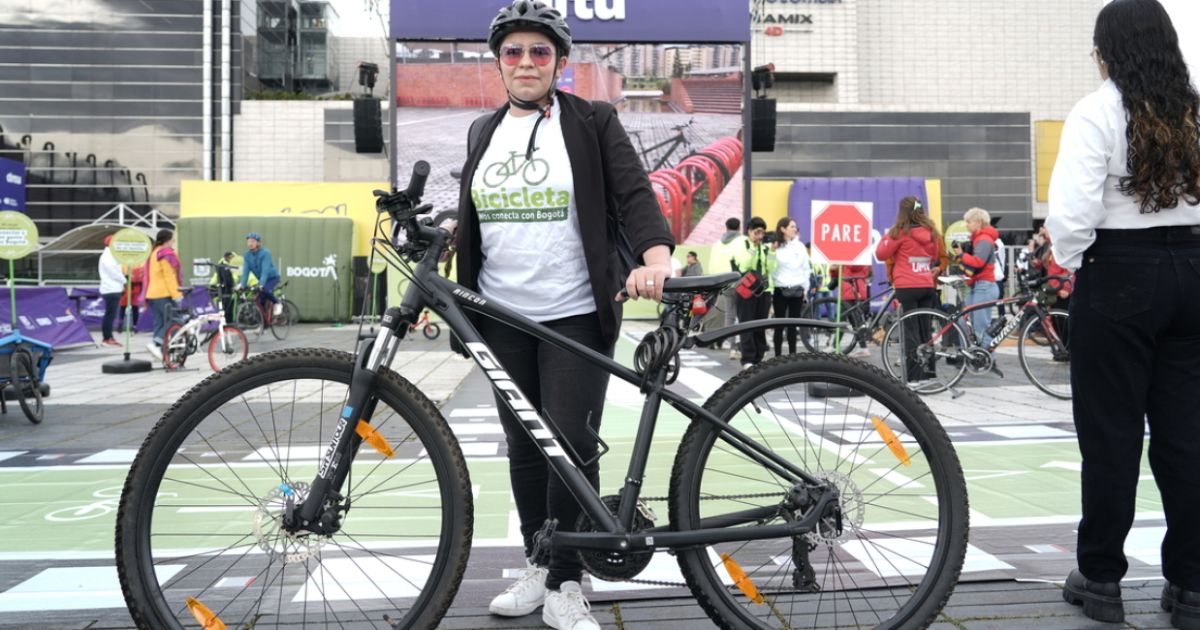 Señora con bicicleta