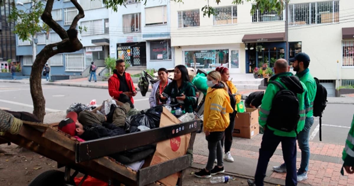 Foto con la jornada de limpieza y control de residuos en Chapinero, Bogotá