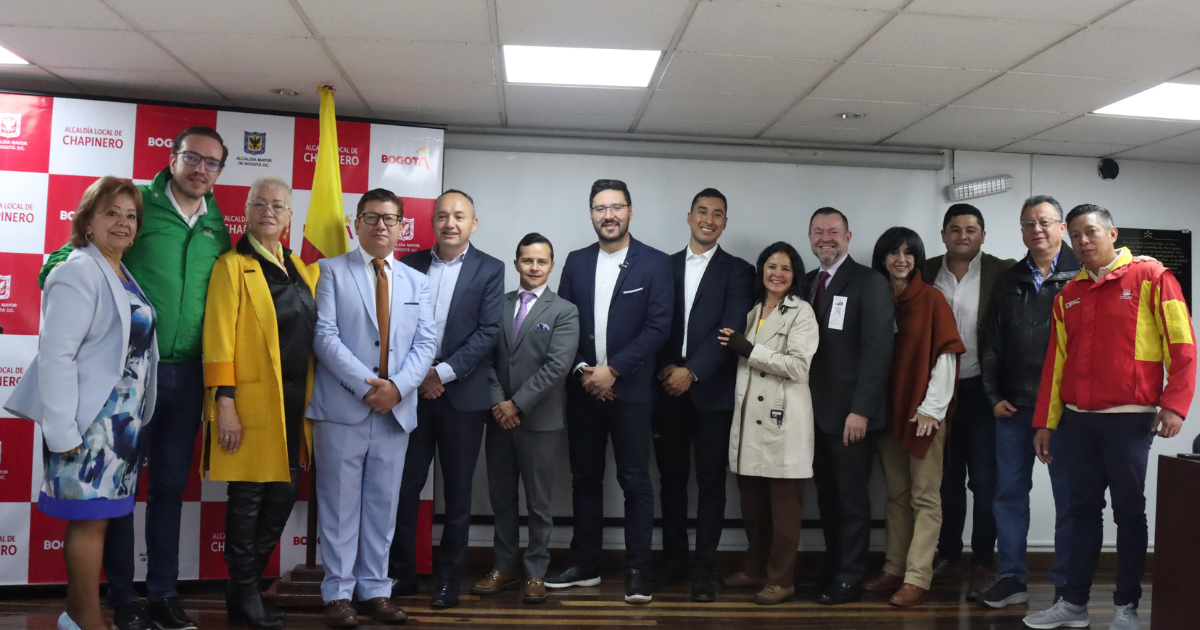 Fotografía de operarios en el Consejo de Propiedad Horizontal