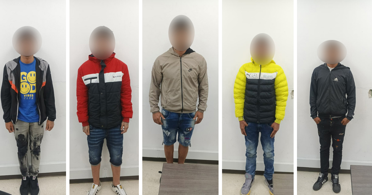 La foto de cinco hombres capturados luego de asalto a droguería en Bogotá