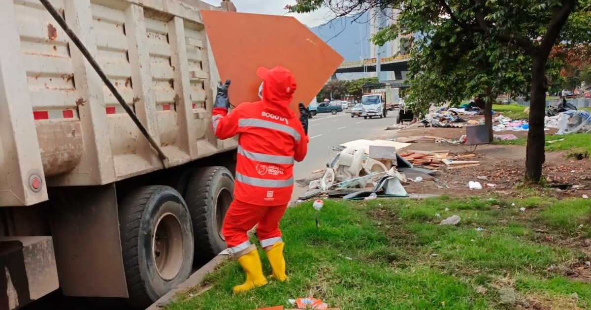 A estos Ecopuntos puedes llevar los residuos que no recoge el operador de aseo como: escombros, residuos de construcción y demolición.