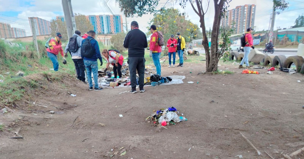 Foto trabajadores de la UAESP