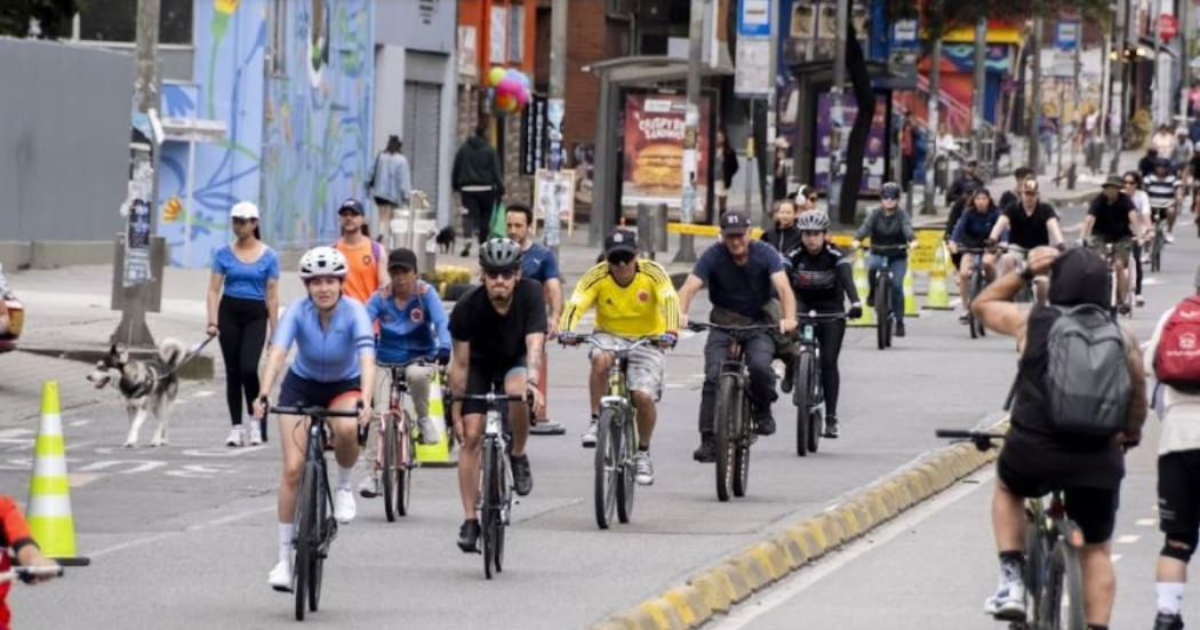 Imagen de personas en la ciclovía 