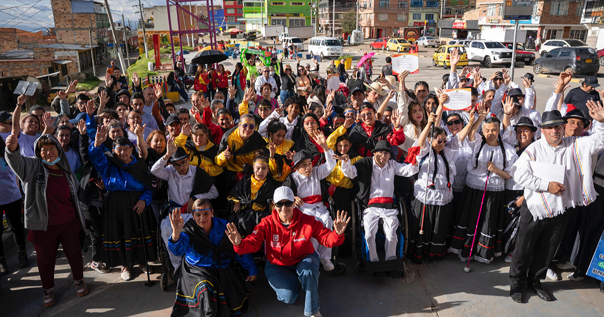 Foto de un grupo de personas en la localidad de Usme.