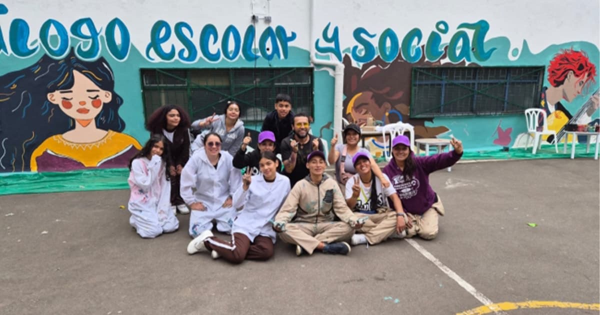 Adolescentes participando del servicio social 