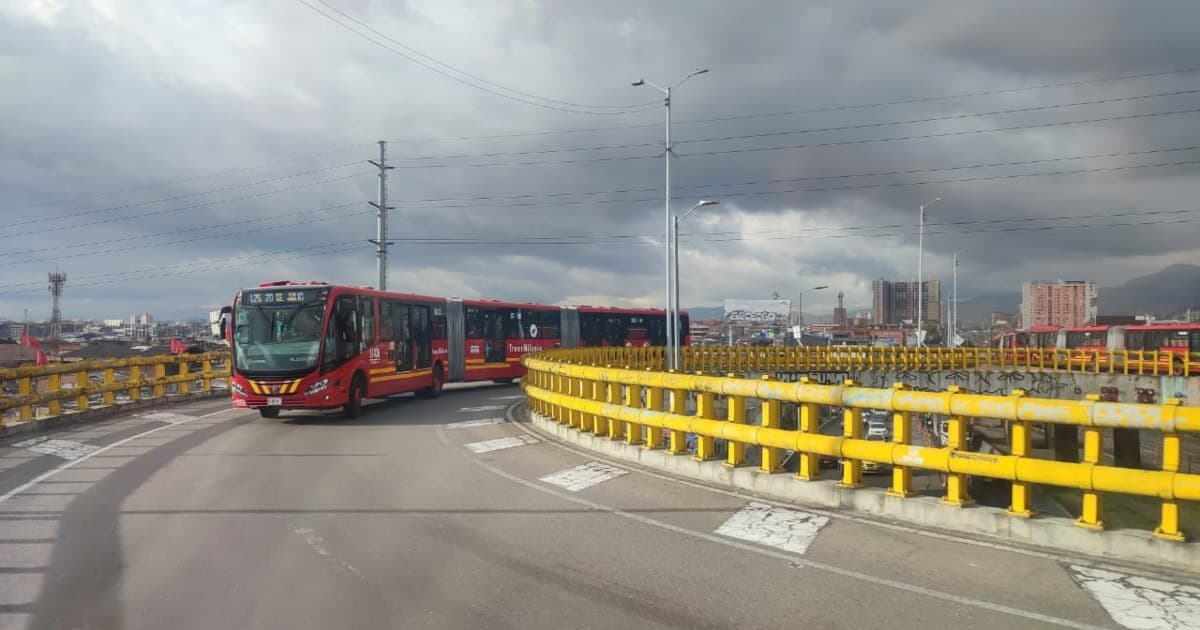 Imagen de un bus de TransMilenio en Bogotá.